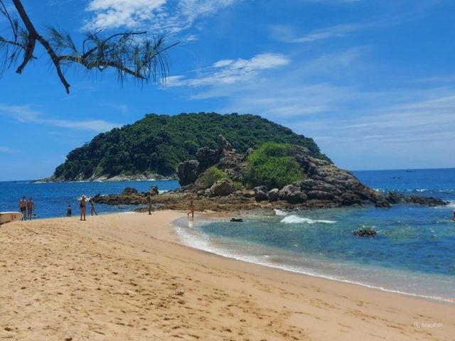 หาดสวยน้ำใสเมืองภูเก็ต Yanui beach 