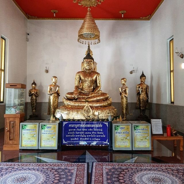 สักการะหลวงพ่องามและหลวงพ่อเพชรมีชัย