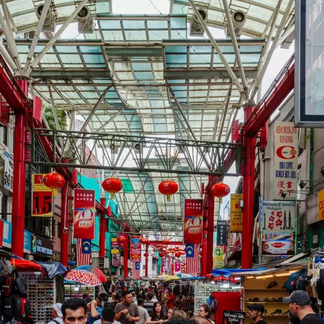 ตลาดกลางคืนที่จัดขึ้นในไชน่าทาวน์กัวลาลัมเปอร์