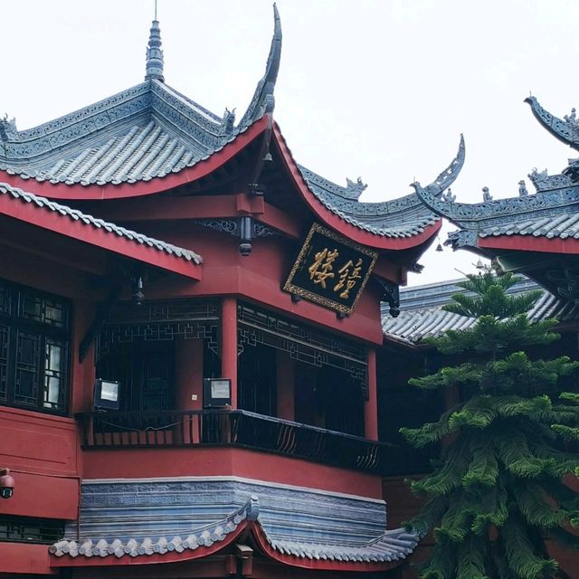 ขอพรปีใหม่ที่ Wenshu Yuan Monastery