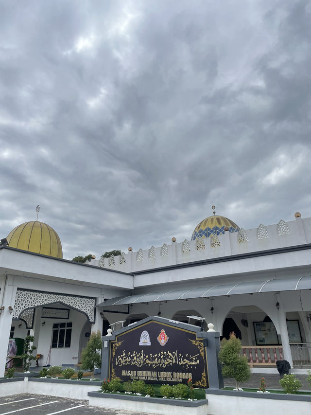 The mosque’s architecture is simple yet elegant 