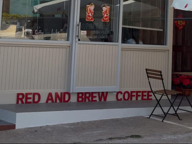 คาเฟ่ Red and Brew 
