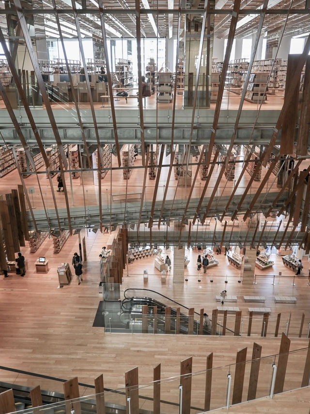 【富山】美しい！ガラス美術館と図書館