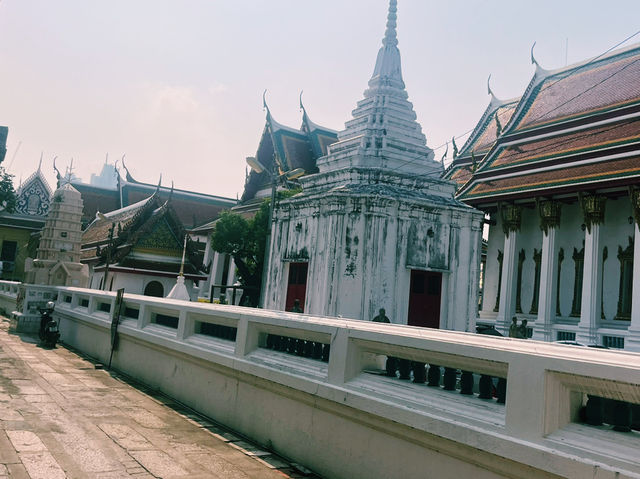 泰國曼谷著名寺廟景點：阿農卡蘭寺Anongkharam Worawihan Temple。阁楼式的寺庙，適合拍照打卡觀光旅遊！