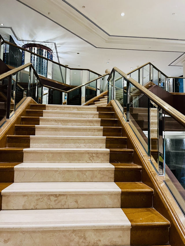 “Intercontinental KL: Luxury & Top-Tier Amenities in the Heart of the City”