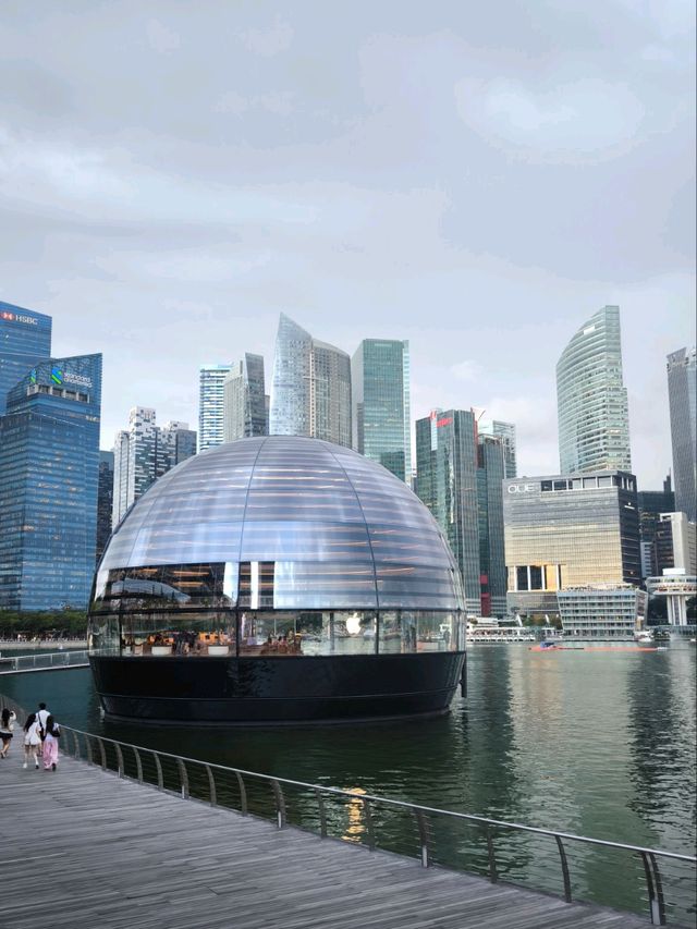 Marina Bay Wonders: Journey through Singapore's Iconic Skyline & Waterfront 