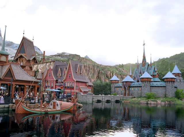 ❄️🏰 World of Frozen