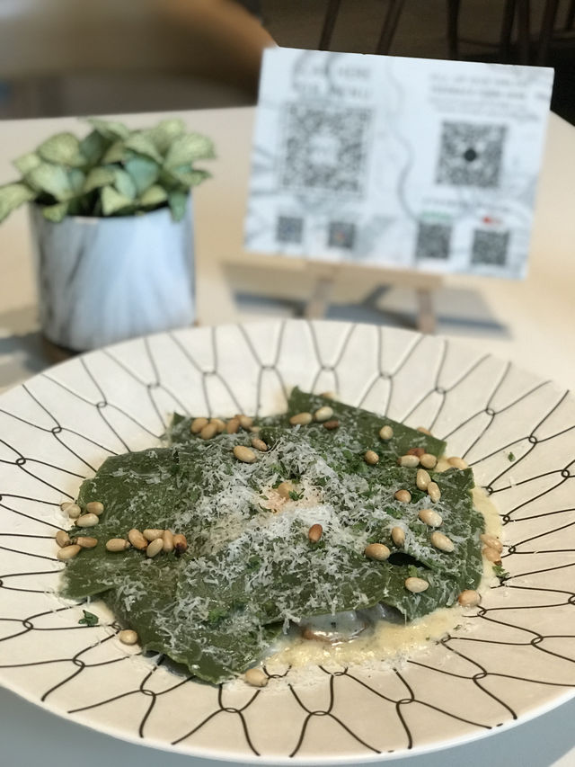 A place that matcha+soft shell crab lover failed to resist