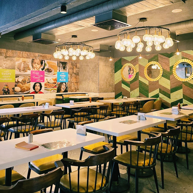 伝統的なインド菓子が楽しめる人気店🍡