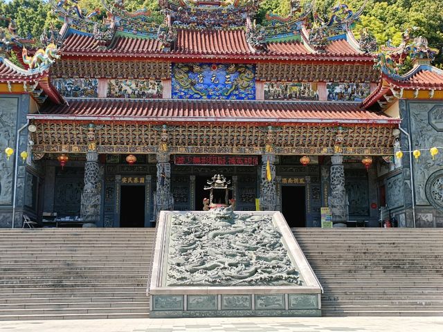 在千米高山間，尋一條靜謐時光的老街。