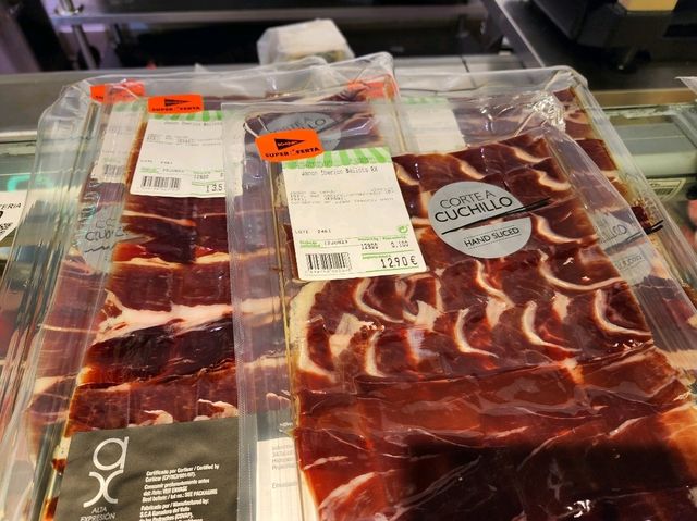 [🇪🇸マラガ] 街歩きとスーパー探索：スペインの味を楽しむ旅