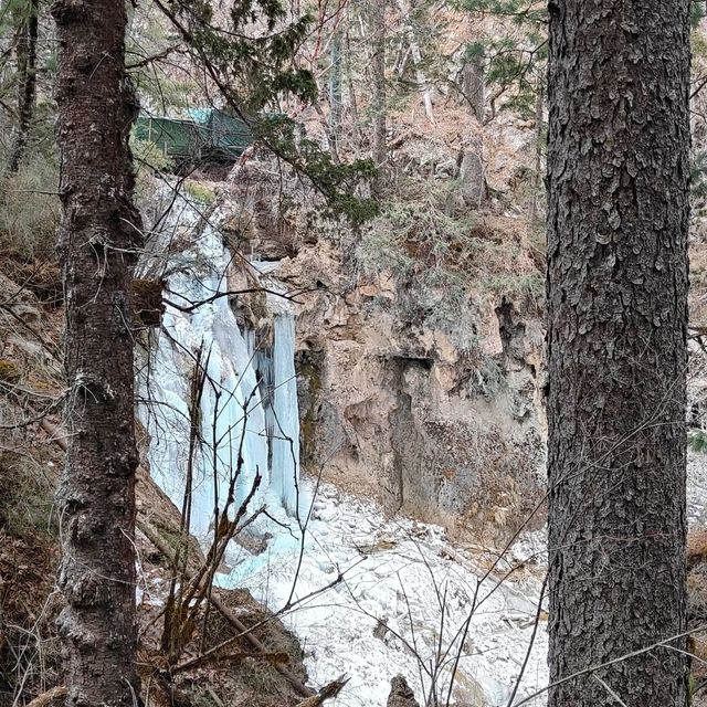 Frozen Wonderland: Huanglong's Winter Symphony
