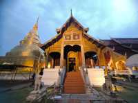 สักการะพระพุทธสิหิงค์ วัดพระสิงห์