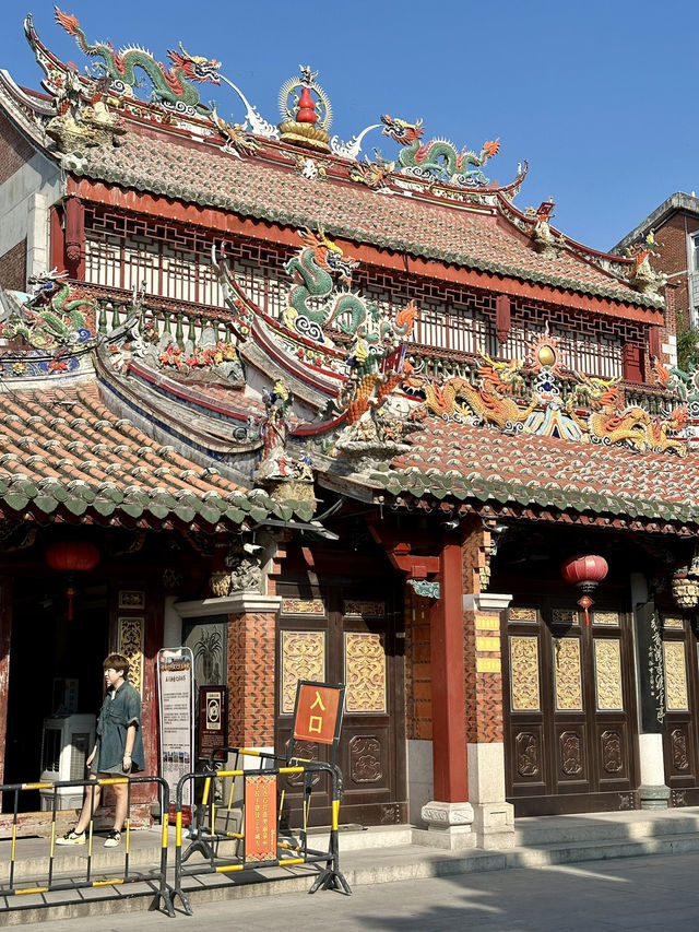 Where Generals Whisper and Pagodas Stand Still: A Day at Tonghuai Guan Yue Temple