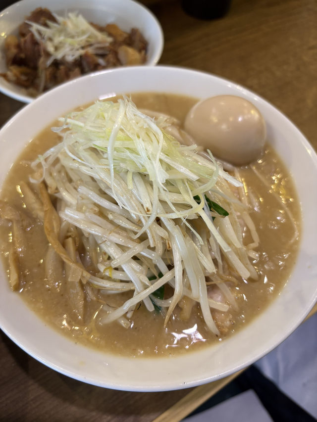 【東京🗼】食べログ百名店初選出の行列味噌ラーメン🍜