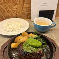 【東京🗼】1人でも気軽に入れるビアバーのハンバーグランチ🍽️