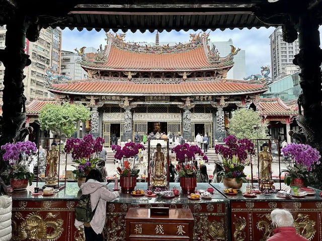 A Spiritual and Cultural Icon: Lungshan Temple 