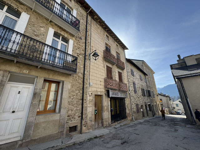 【フランス モン・ルイ】フランス南部ピレネー山脈に位置する都市