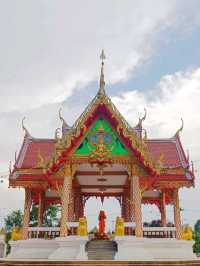 กราบสักการะ ศาลหลักเมืองอำเภอนาจะหลวย