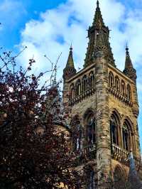The Iconic Tower of the University of Glasgow 🏰✨📚🌳🌤️