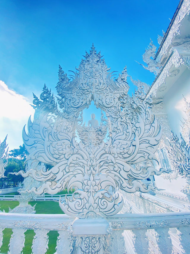 วัดร่องขุ่น (Wat Rong Khun)วัดสีขาวแห่งเดียวของไทย