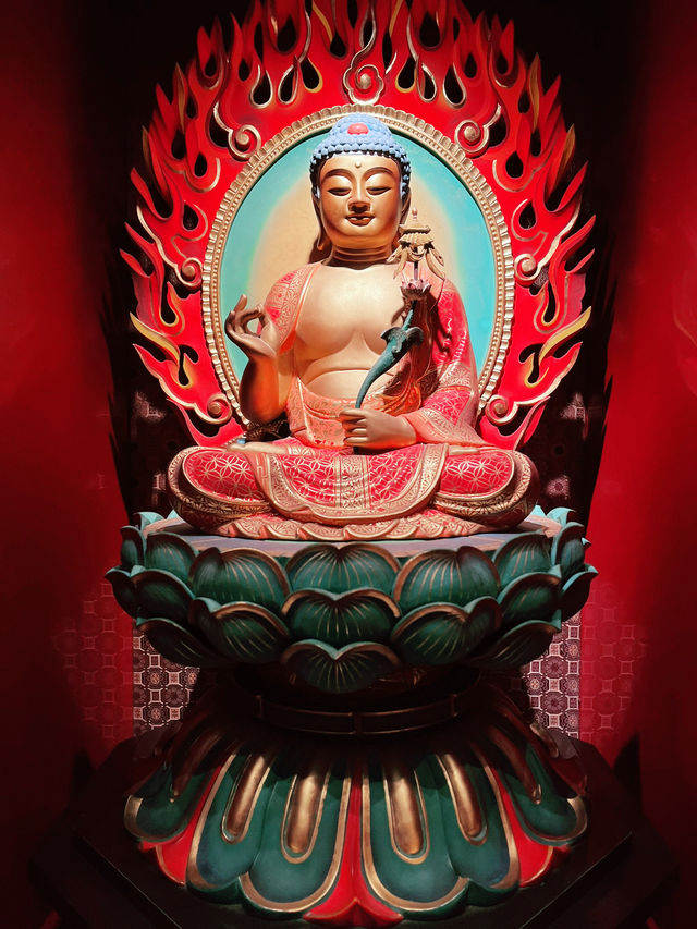 Buddha Tooth Relic Temple: A Sacred Gem in the Heart of Singapore