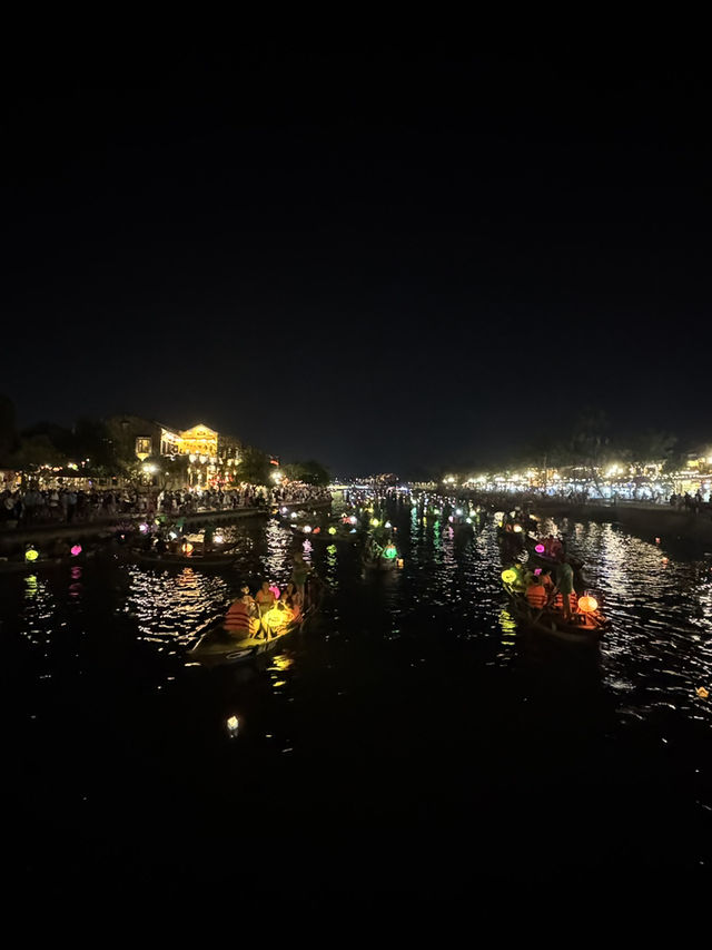 【ベトナム🇻🇳ホイアン】ホイアンのランタン流し体験