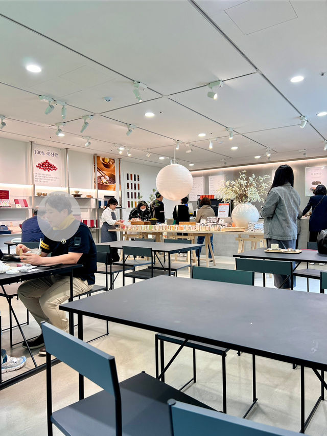湖巌(ホアム美術館)の庭園にあるカフェ「金玉堂」