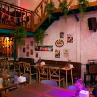 ร้านอาหารสุดคราสสิค ฟีลเรโทรย้อนยุค Grill 'n Brew