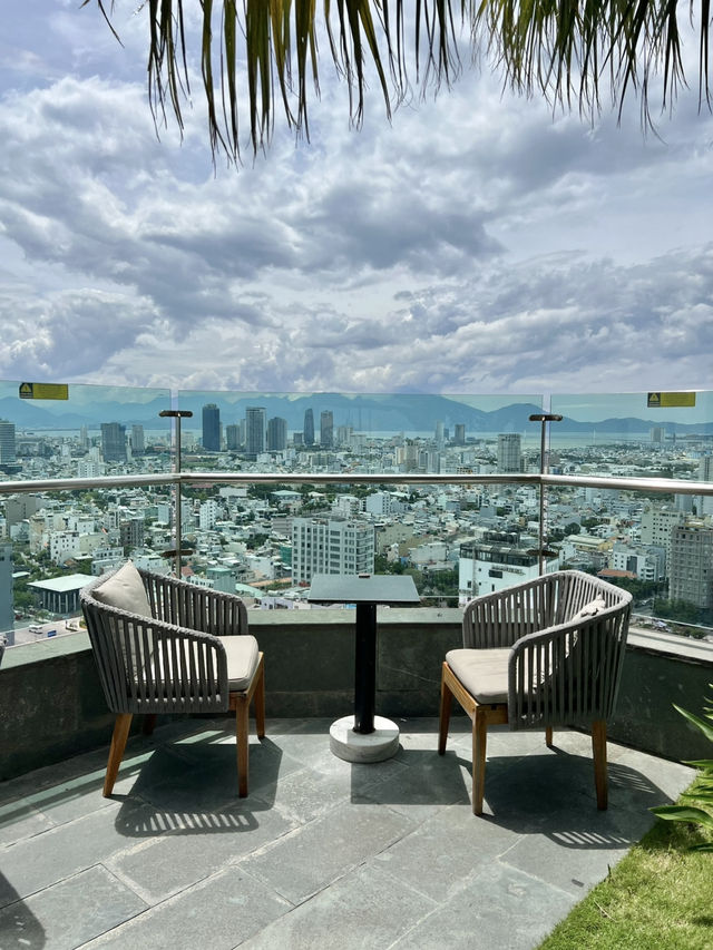 A Chill Day in Da Nang – ☀️ Beach, Bites & Rooftop Vibes