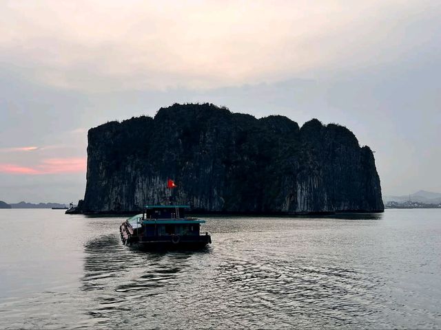 Boats, Caves & Chill Vibes