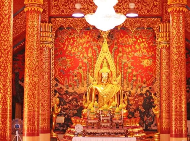 วัดพระธาตุเชิงชุมวรวิหาร ครอบพระพุทธบาท 4 องค์
