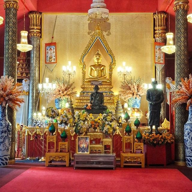สักการะพระรามัญทรงเครื่องที่วัดโบสถ์
