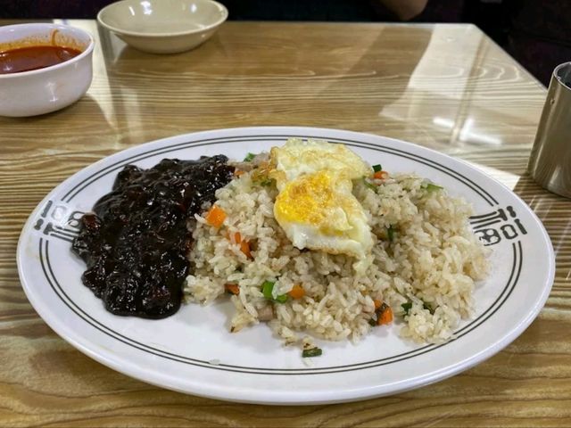 “Yeonnal Junggukjip: A Taste of Old Seoul’s Chinatown”