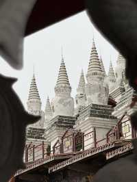 A mega Buddhist temple with multiple styles in Mianyang