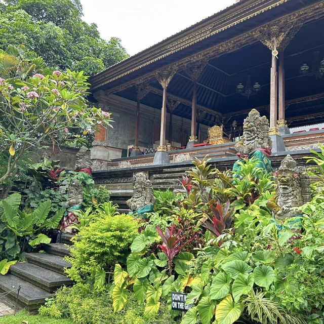 🕌 Ubud Palace – Small in Size, Rich in History