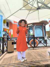 【Gondola Water Taxi】沿岸有瑰麗色彩之排屋可供欣賞！