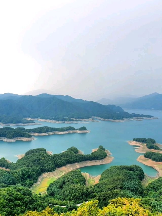 Daemisan Akeobong, Small Mountain, Big Feels