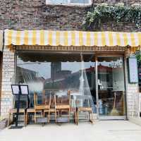 水原華城🇰🇷華城行宮付近をお散歩するとウ・ヨンウのお店もあるよ🐳⟡.·