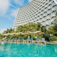 A Vibrant Urban Oasis Wrapped in Contemporary Elegance