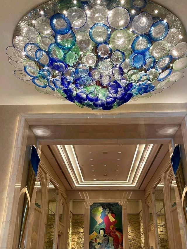 🇮🇩✨ Jakarta’s Artful Hideaway: Live the Suite Life at Raffles! 🎨🏰
