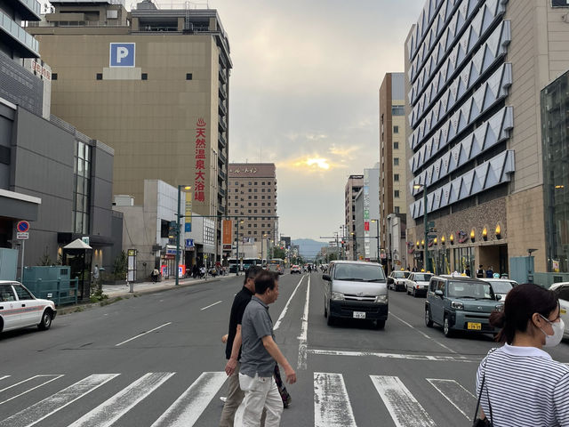 旭川漫遊：夕陽、水岸與閒適時光