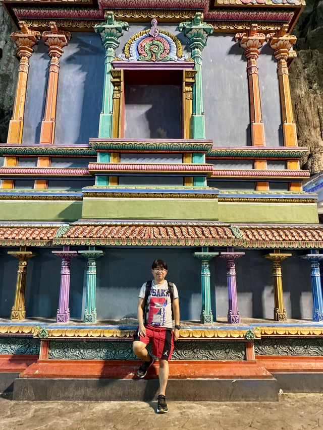 “Batu Caves: A Sacred Journey Just Outside Kuala Lumpur”🕌