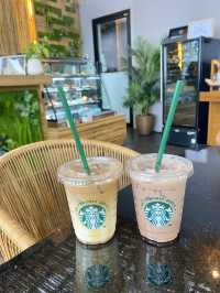  Starbucks บนเนิน วิวทะเล 200° สวยมาก! 🌊