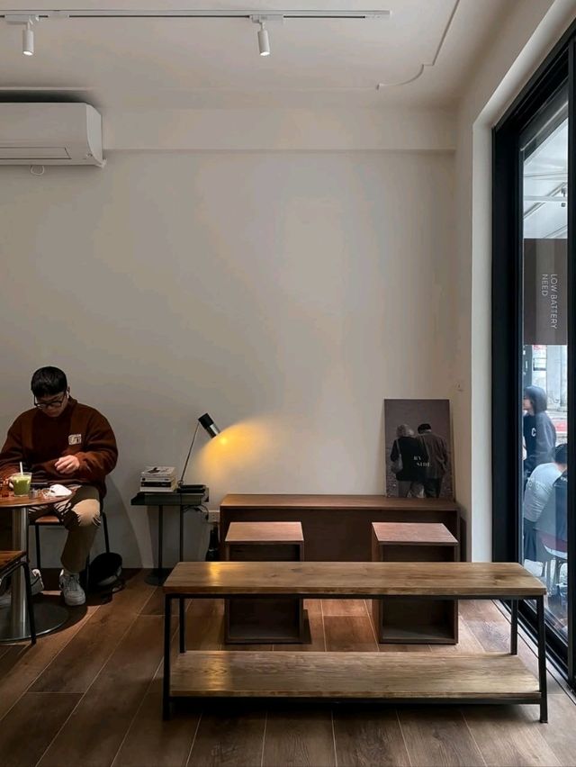 Low Battery Café