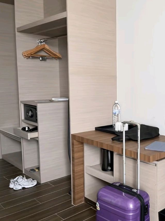 🌇 Hyatt Place JB – Shop, Sleep, Repeat! 🛍️🛏️
