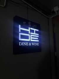 🖤✨ HIDE Dine & Wine – บาร์ลับกลางสะพานควาย