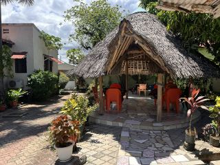 [L&J Modern Backpackers | Safe and secure! Spacious backpacker accommodation]