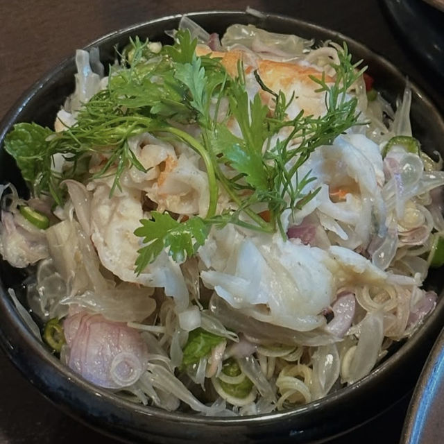 ทิวา & รษา Thai Kitchen and Café แบบสดใหม่ 