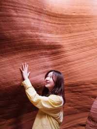 Sun-Kissed Splendor: Discovering the Breathtaking Beauty of Antelope Canyon!